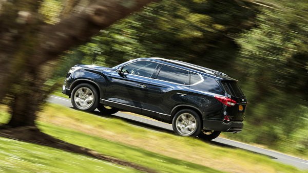 SsangYong Rexton G4-side action