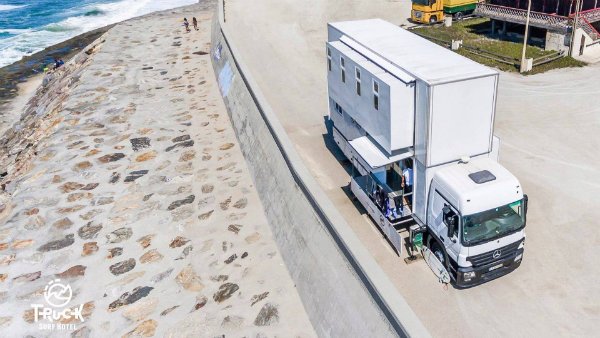 mercedes-actros-turned-into-rolling-2-story-hotel