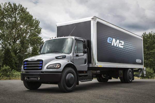 Daimler's eM2 truck