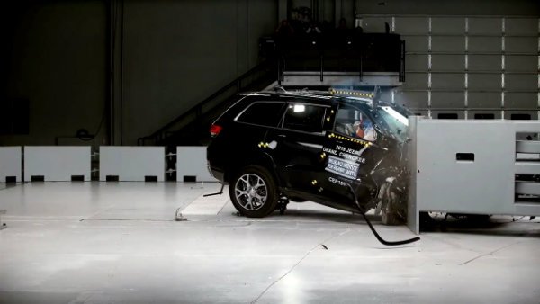 Passenger-side tests of midsize SUVs reveal some major flaws - IIHS News 3