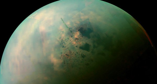 تایتان قمر سیاره زحل