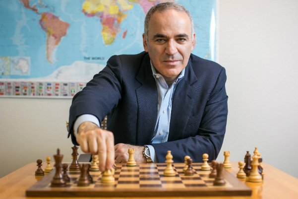 گری کاسپاروف: نگران قیام هوش مصنوعی علیه بشریت نباشید