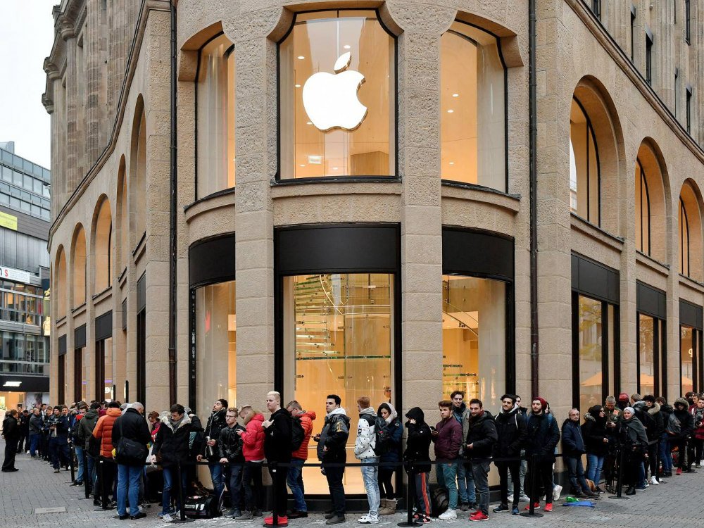 صف های چند صد نفری در سراسر جهان برای خرید آیفون X اپل