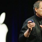 کدام عادت استیو جابز کنفرانس‌های اپل را به نمایش‌هایی خارق العاده تبدیل می‌کرد؟