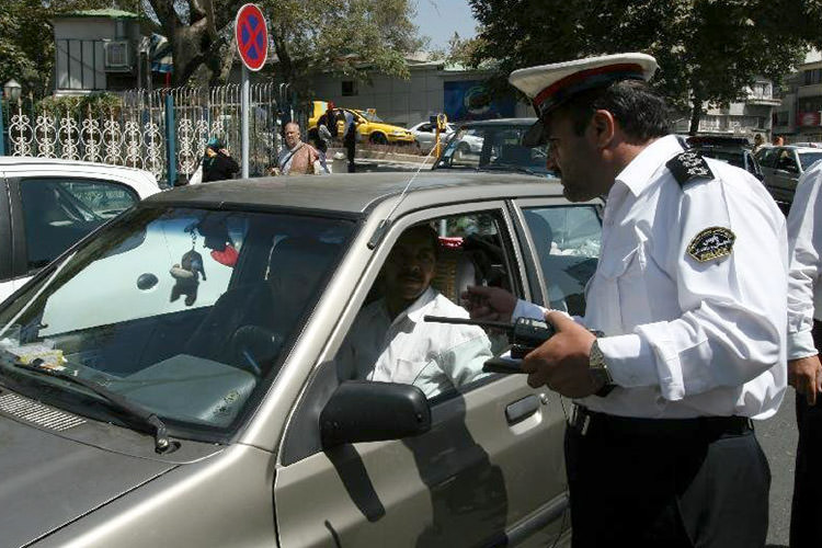 جریمه 100 هزار تومانی برای استفاده از موبایل هنگام رانندگی