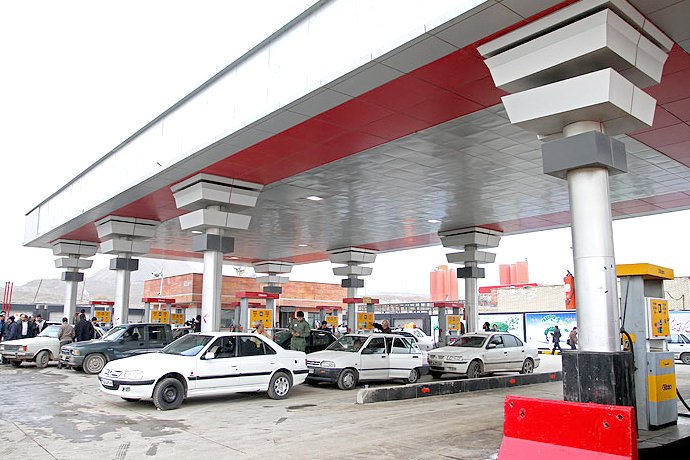 وضعیت نامعلوم پمپ بنزین های کشور در صورت کاهش مصرف بنزین