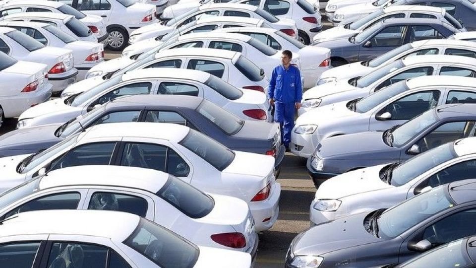 نگاهی به قیمت خودرو های داخلی در بازار تهران