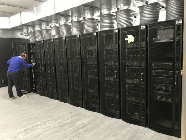 بزرگترین ابرکامپیوتر جهان برای اولین بار روشن شد