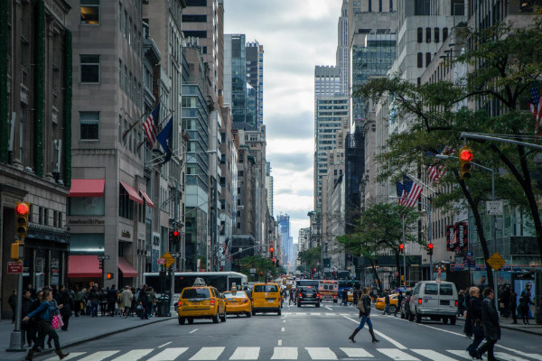 احتمال جریمه عابران پیاده موبایل به دست در نیویورک