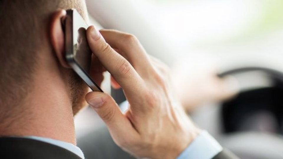 هشدار پلیس در مورد استفاده از تلفن همراه در هنگام رانندگی