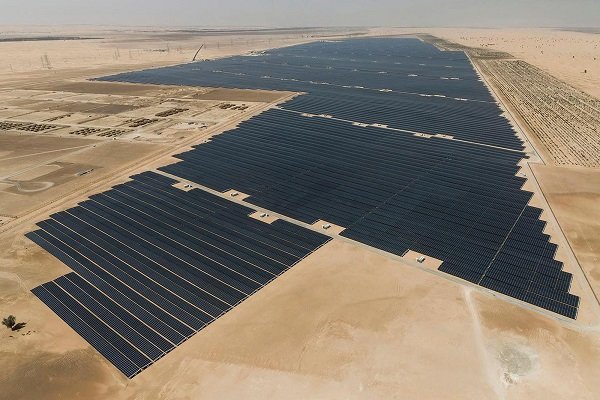 بزرگترین مزرعه خورشیدی یکپارچه در امارات با ظرفیت 1.2 گیگاوات شروع به کار کرد