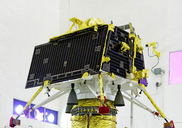 هند محل فرود ماه‌نشین ویکرام را پیدا کرد؛ تلاش برای برقراری ارتباط