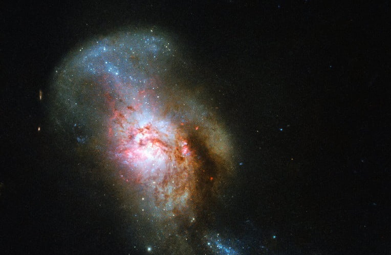 هابل ادغام خیره‌کننده دو کهکشان را به تصویر کشید