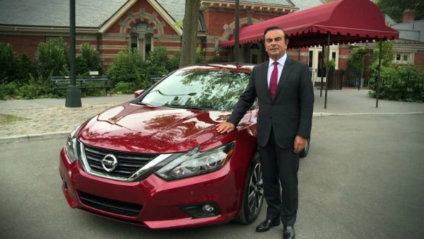 Carlos-Ghosn-and-2016-Nissan-Altima-768x432