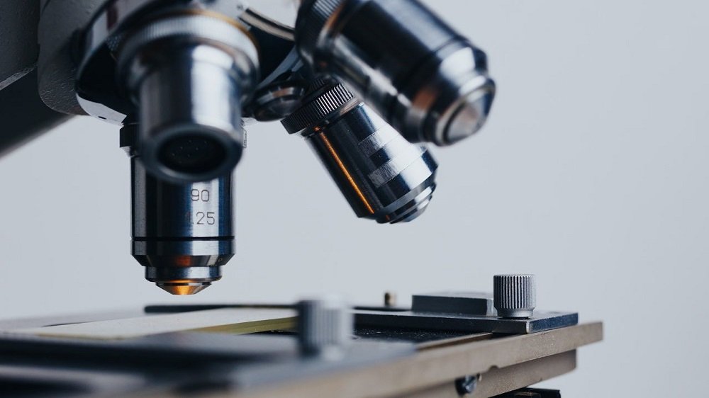 گوگل و توسعه میکروسکوپ مجهز به هوش مصنوعی و واقعیت افزوده برای تشخیص سرطان
