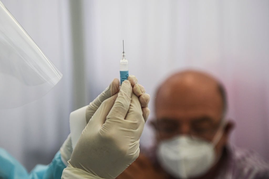 پرو آزمایش واکسن کرونا چینی را به خاطر بروز مشکلات جدی در یکی از داوطلبان متوقف کرد