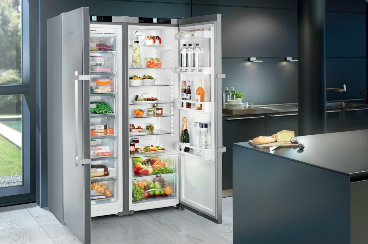 Какой холодильник лучше купить в 2024. Холодильник Либхер Сайд бай Сайд. Холодильник Либхер Side by Side. Встраиваемый холодильник Liebherr UIKP 1554. Liebherr холодильник двухдверный встраиваемый.