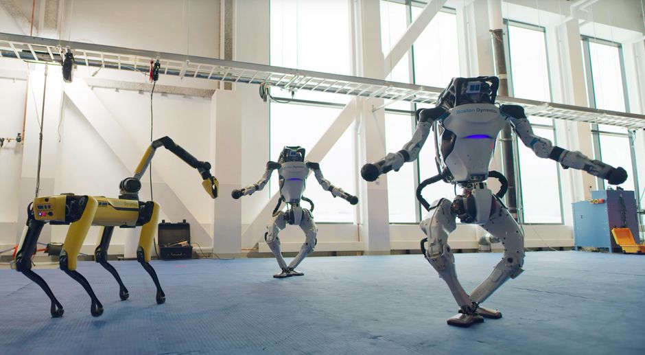 رقص گروهی ربات‌های بوستون داینامیکس‌ [تماشا کنید]