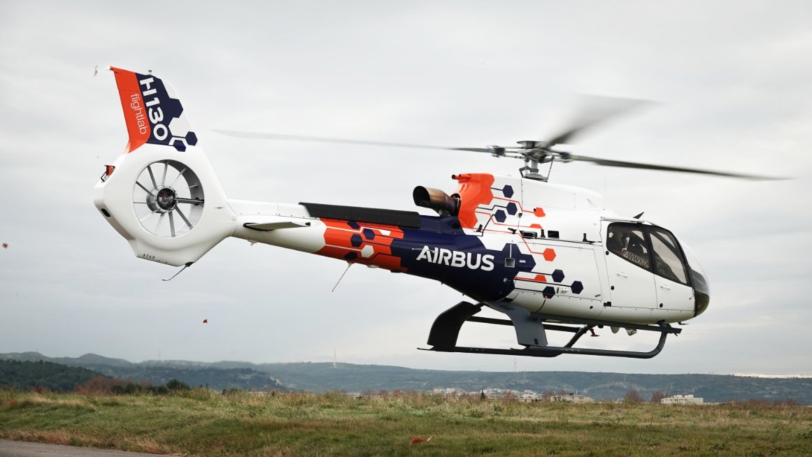 هلیکوپتر «فلایت‌لب» ایرباس برای آزمایش فناوری‌های جدید به هوا برخاست