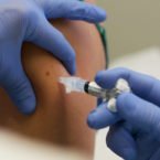 CDC آمریکا: دریافتکنندگان واکسن کرونا میتوانند بدون ماسک با یکدیگر ملاقات کنند