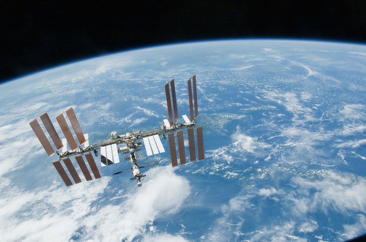 اسپیس ایکس ماهواره‌های خود را از مسیر ایستگاه فضایی بین‌المللی دور نگه می‌دارد