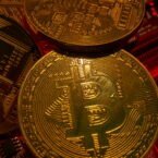 تحلیلگر بلومبرگ: قیمت بیت کوین همچنان میتواند به ۱۰۰ هزار دلار برسد