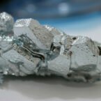 گالیوم نیترید چیست و چطور صنعت نیمههادی را دگرگون میکند؟