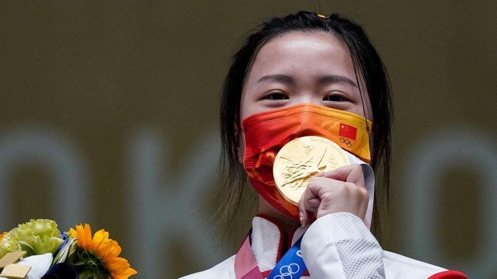 اولین مدال طلای المپیک ۲۰۲۰ توکیو ساخته شده از لوازم الکترونیکی بازیافتی اهدا شد