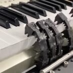 توسعه ربات نرمی که با حافظه پنوماتیک پیانو می‌نوازد [تماشا کنید]