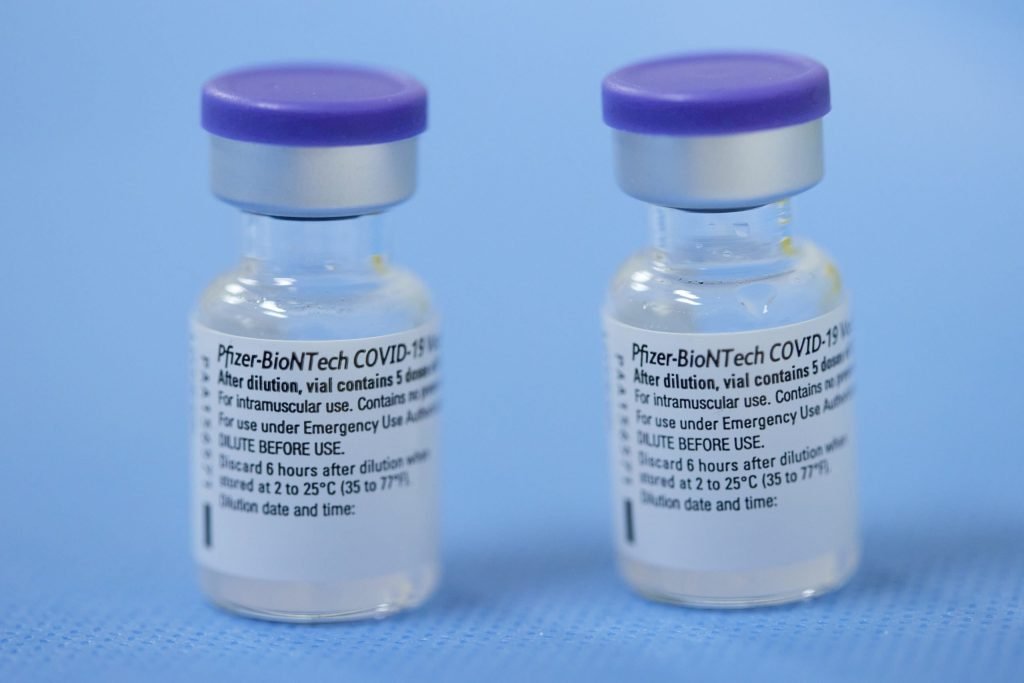 CDC آمریکا در پی تاییدیه FDA، تزریق واکسن فایزر را به افراد بالای ۱۶ سال توصیه کرد