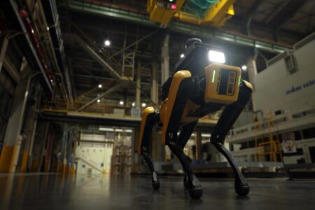 هیوندای با ربات اسپات بوستون داینامیکس روی ایمنی کارخانه‌ها نظارت می‌کند [تماشا کنید]