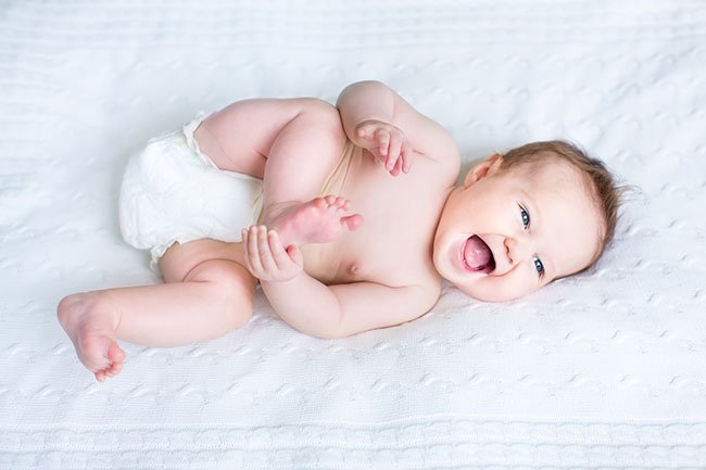 آیا نوزادان انسان شبیه میمون‌ها می‌خندند؟