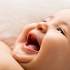 رازهای خنده: آیا نوزادان انسان شبیه میمون‌ها می‌خندند؟