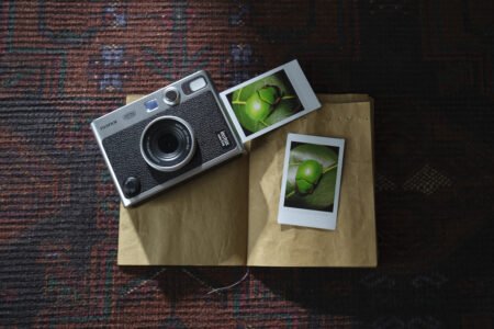 دوربین فوجی فیلم Instax Mini Evo با قابلیت ارسال تصاویر به موبایل معرفی شد