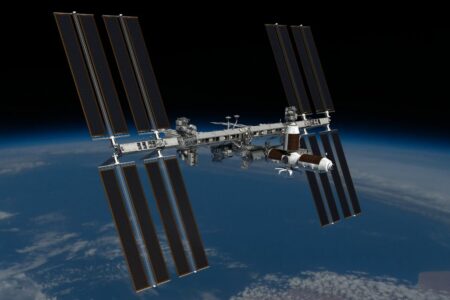 شرکت آکسیوم اولین پرواز تجاری خود به ایستگاه فضایی را سال ۲۰۲۲ انجام می‌دهد