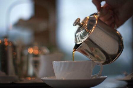 نوشیدن چای و قهوه ریسک سکته مغزی و زوال عقل را کمتر می‌کند