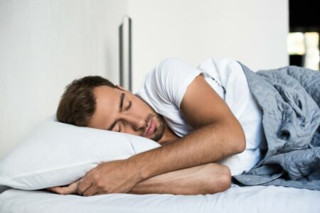 خوابیدن بین ساعت ۱۰ تا ۱۱ شب خطر ابتلا به بیماری‌های قلبی را کاهش می‌دهد