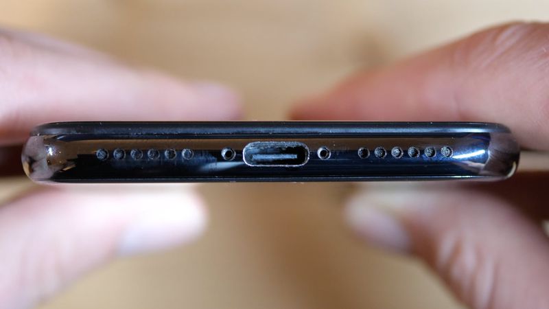 اولین آیفون دنیا با USB-C در مزایده‌ای با قیمت ۸۶ هزار دلار به فروش رفت