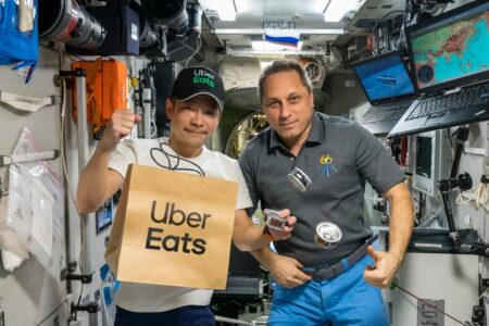میلیاردر ژاپنی سفارش غذا از Uber Eats را در ایستگاه بین‌المللی فضایی تحویل داد