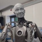 ربات انسان‌نمای «آمکا» با حالات واقعی چهره‌اش شما را به حیرت وا می‌دارد [تماشا کنید]