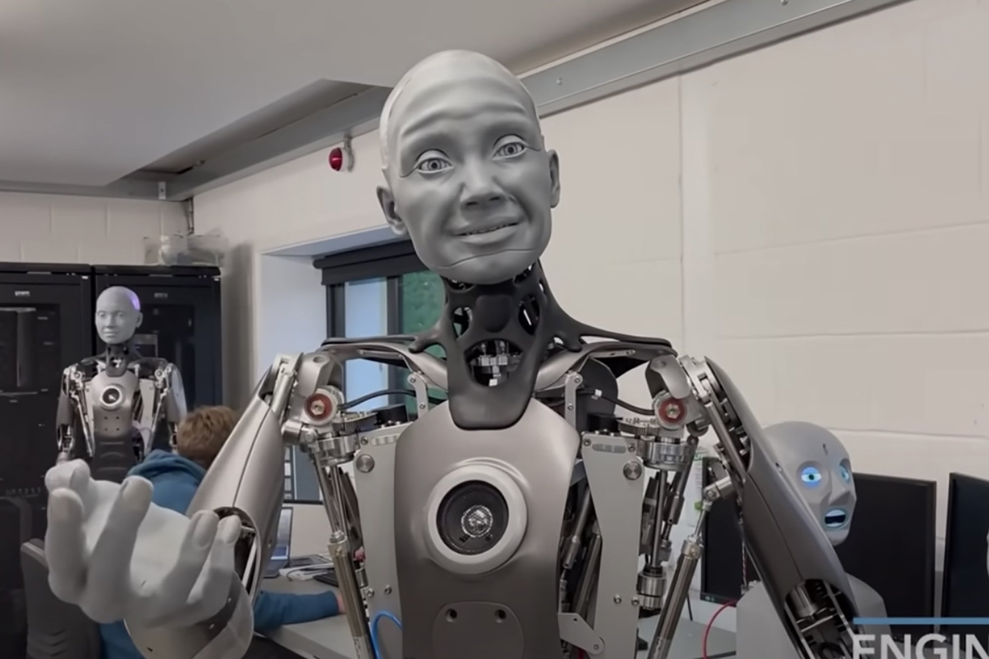 ربات انسان‌نمای «آمکا» با حالات واقعی چهره‌اش شما را به حیرت وا می‌دارد [تماشا کنید]