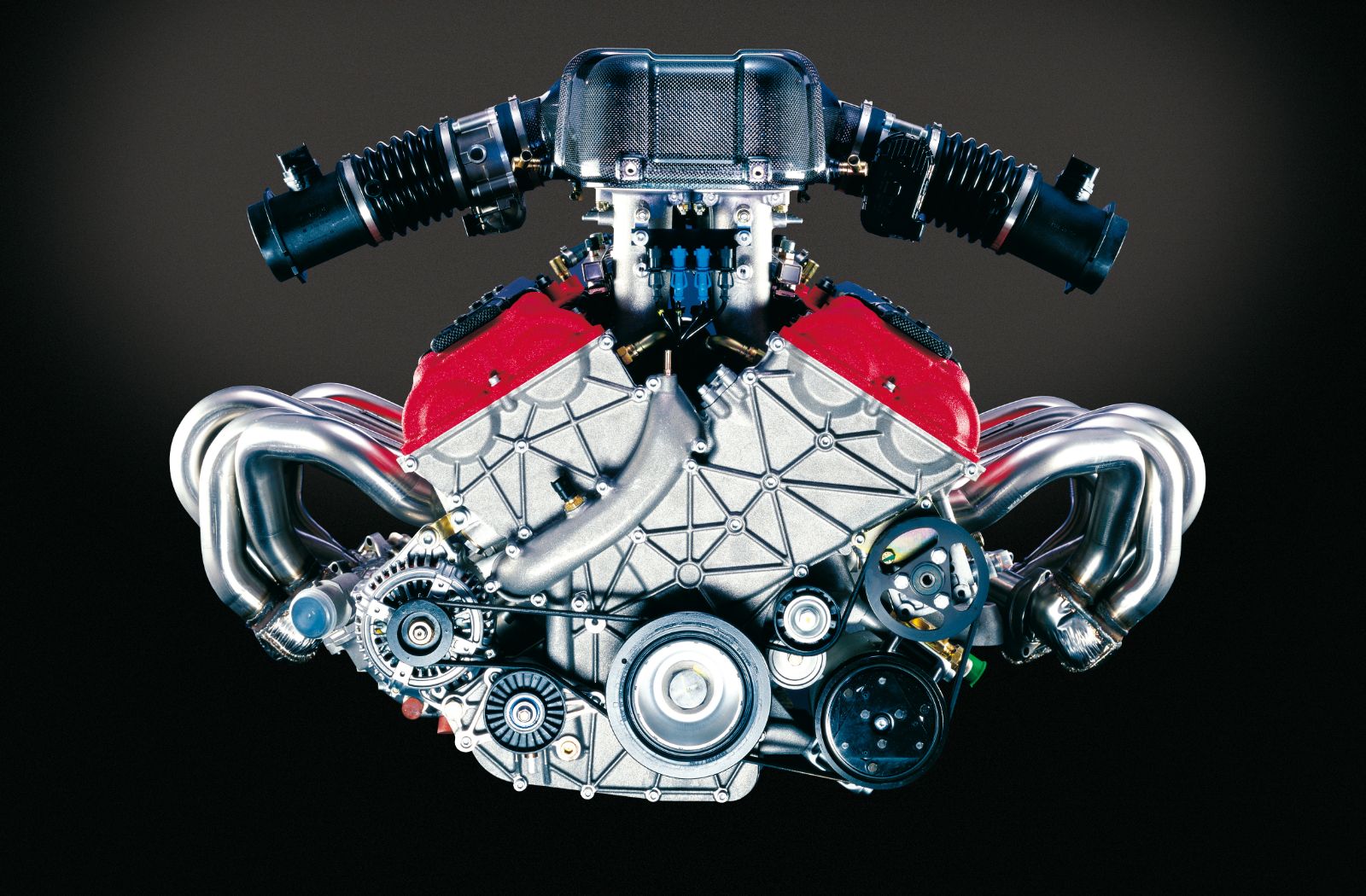 شاهکاری به قدمت صنعت خودروسازی؛ 70 سال تاریخچه موتور V12 فراری