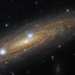 تلسکوپ هابل روی درخشان یک کهکشان مارپیچی را به تصویر می‌کشد