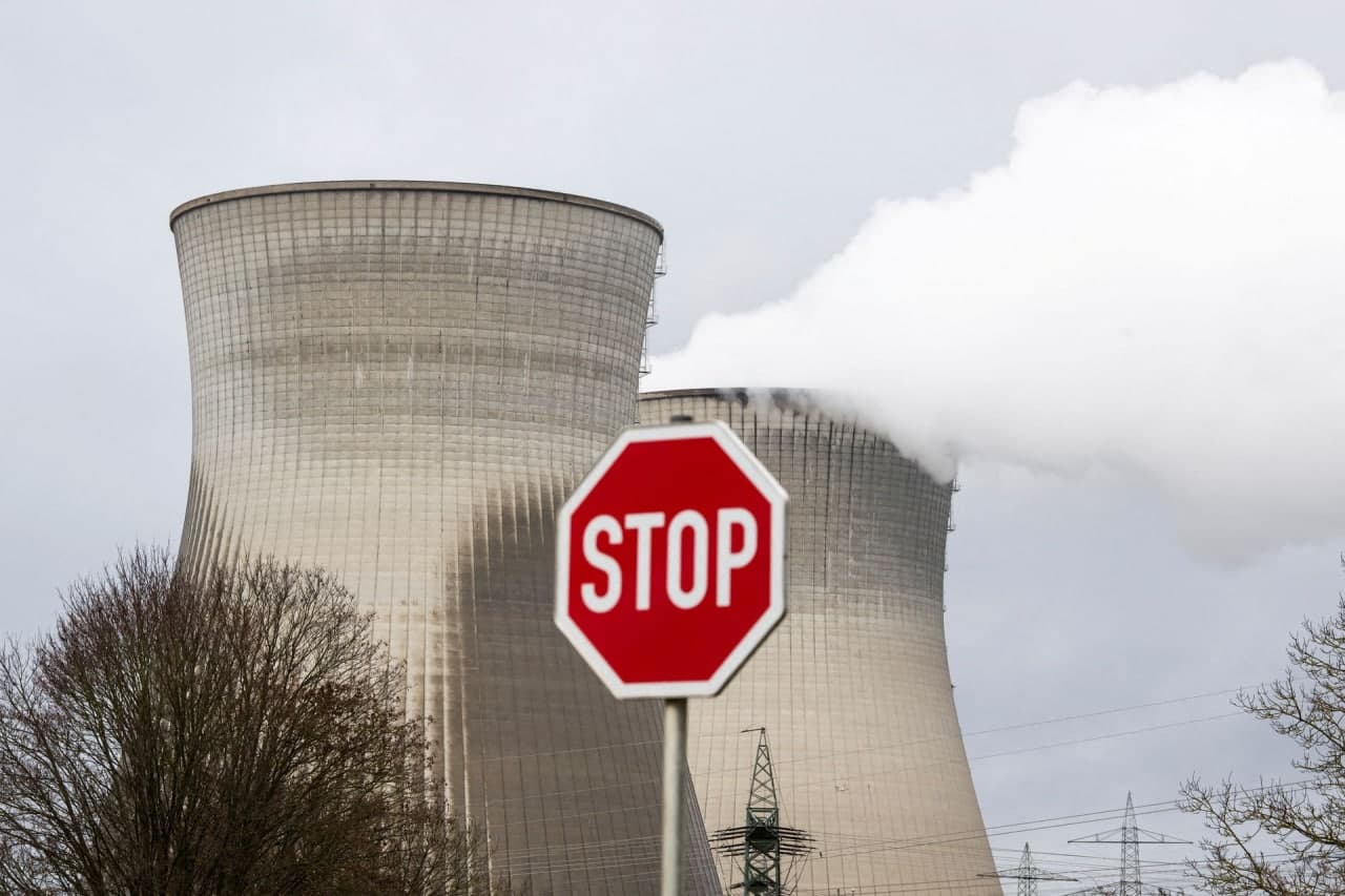 آلمان سه نیروگاه از شش نیروگاه هسته‌ای اخیر خود را تعطیل کرد