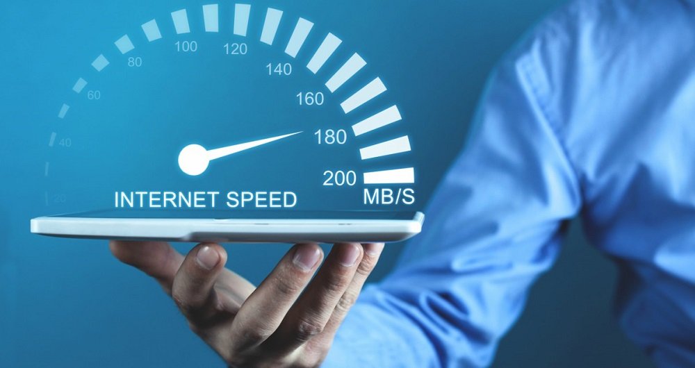 افزایش کیفیت اینترنت در گرو توسعه فیبر نوری و اصلاح تعرفه‌ها است