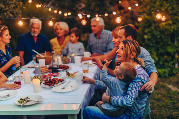 چگونه سنت‌های خانوادگی سبب افزایش شادی می‌شود؟
