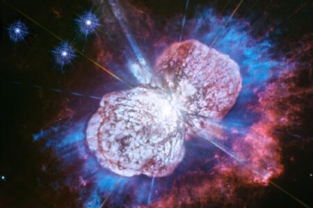 انفجار ابرنواختر Eta Carinae در یک شبیه‌سازی سه بعدی