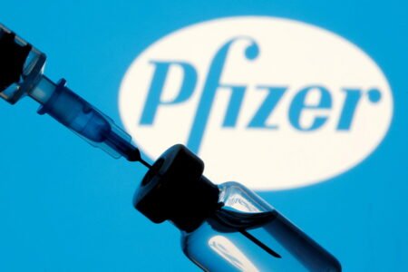 مدیرعامل فایزر: تزریق سالانه واکسن کرونا بر بازه‌های چندماهه ارجحیت دارد