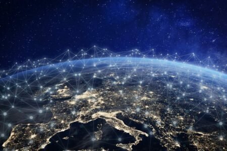 رئیس رگولاتوری برای تدوین مقررات جامع درباره ارائه اینترنت ماهواره‌ای اعلام آمادگی کرد