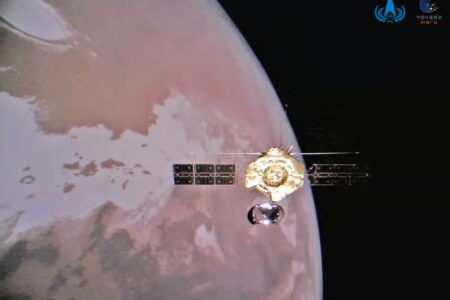 مدارگرد چینی تیان‌ون-۱ با مریخ سلفی گرفت